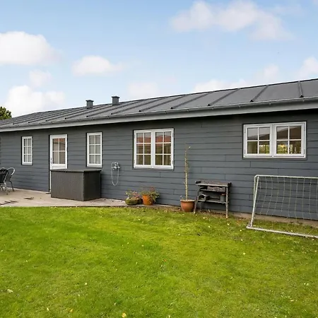 3 Bedroom Cozy In Holiday home *